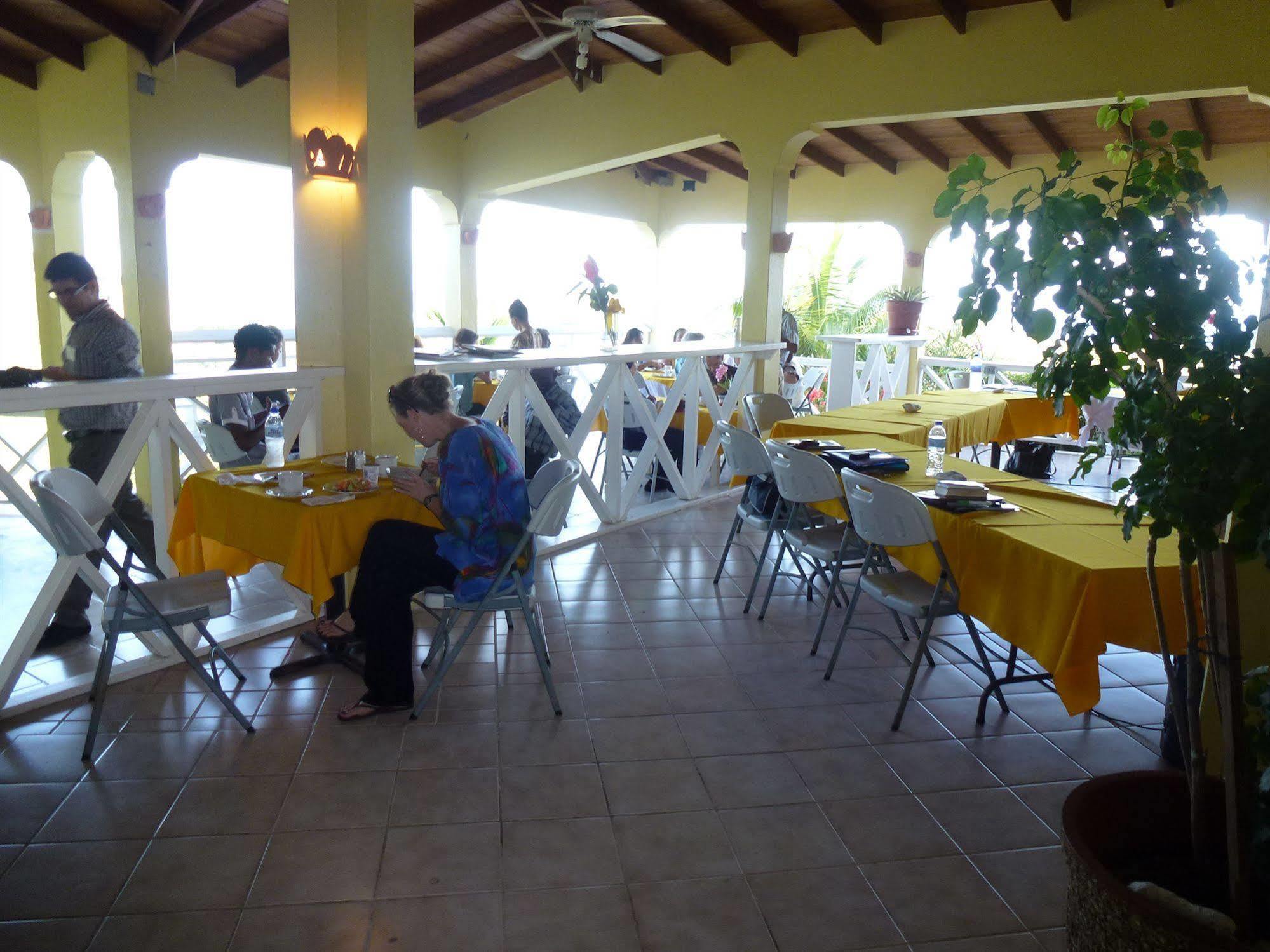 Inn La Galleria Five Islands Village Extérieur photo